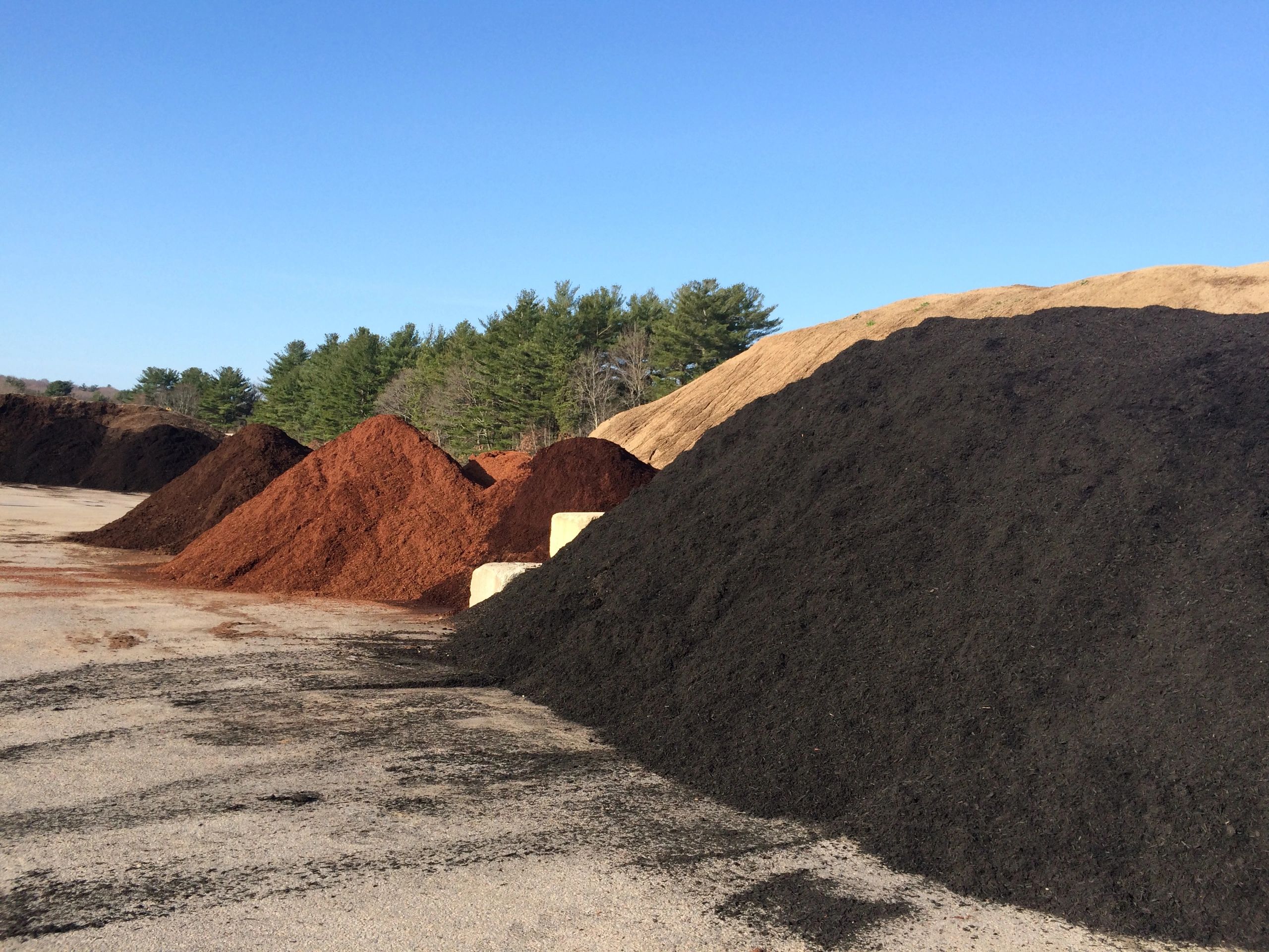 Aggregates Screened Loam, Mulch, Compost Lewicki & Sons Excavating, Inc.